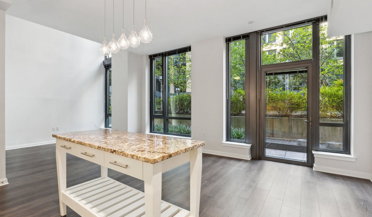 Flats 8300 - Bethesda, MD - living room