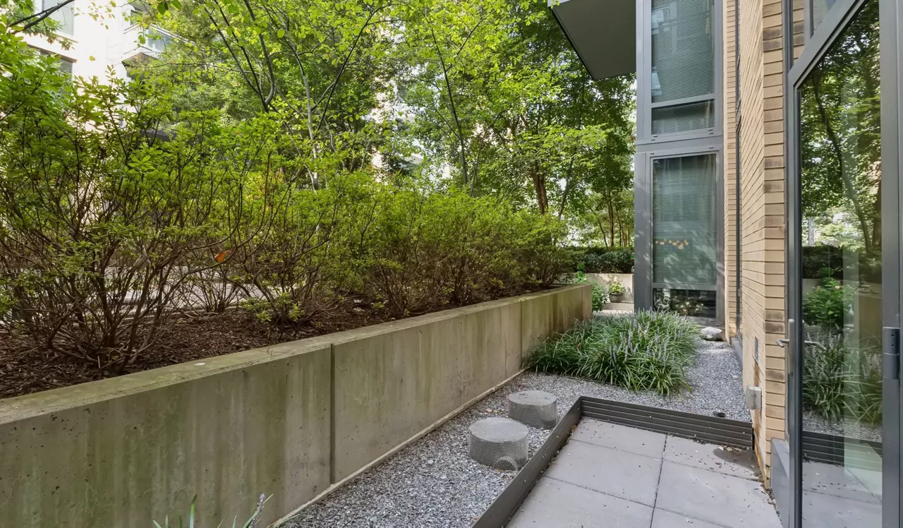 Flats 8300 - Bethesda, MD - patio