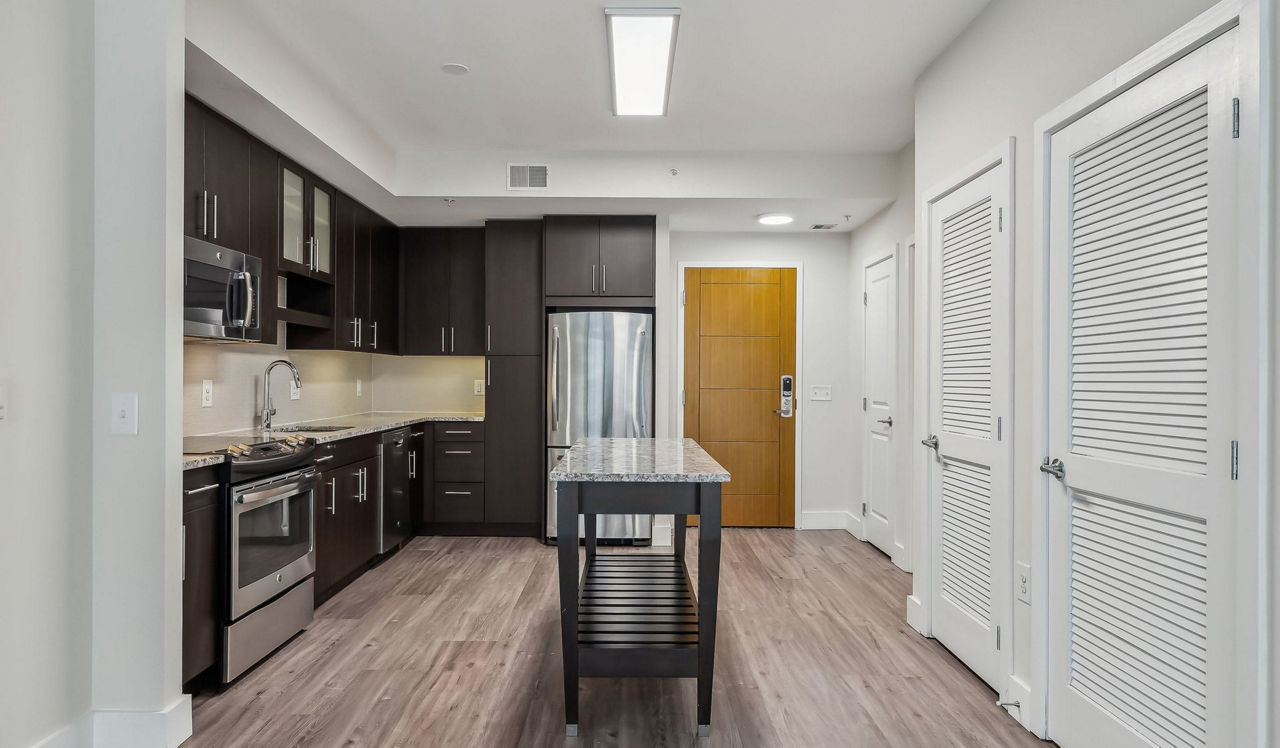 Flats 8300 - Bethesda, MD - kitchen
