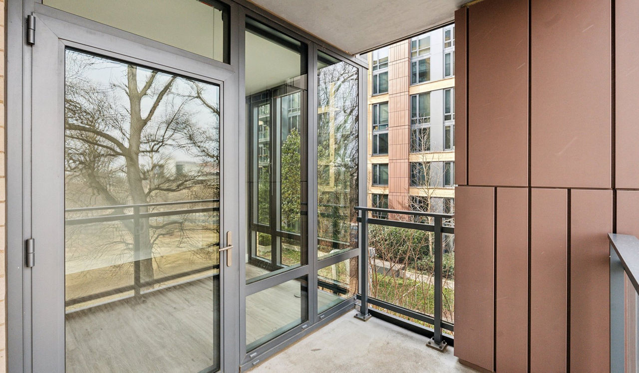 Flats 8300 - Bethesda, MD - balcony