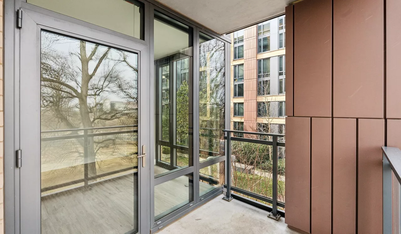 Flats 8300 - Bethesda, MD - balcony