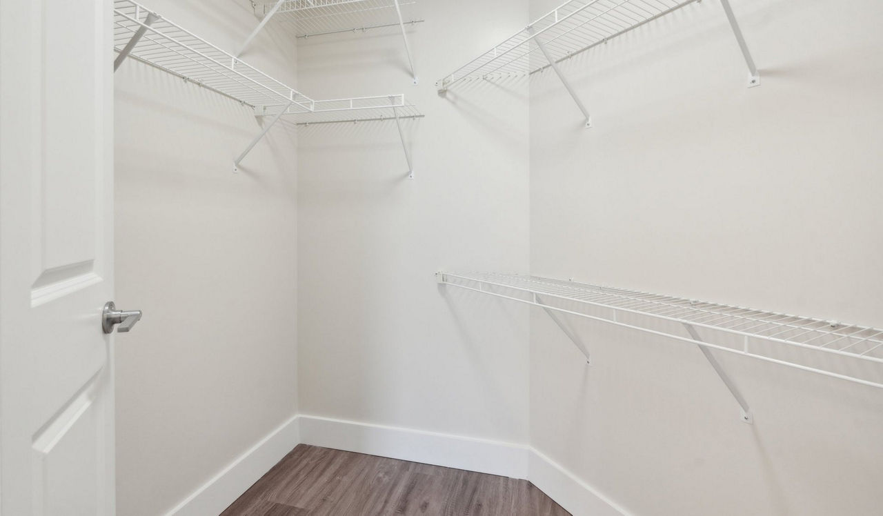 Flats 8300 - Bethesda, MD - closet