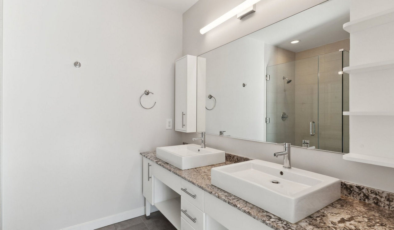 Flats 8300 - Bethesda, MD - bathroom