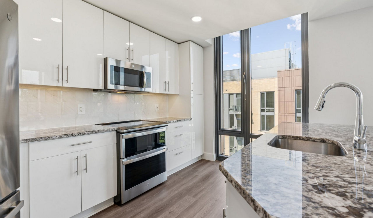 Flats 8300 - Bethesda, MD - Kitchen