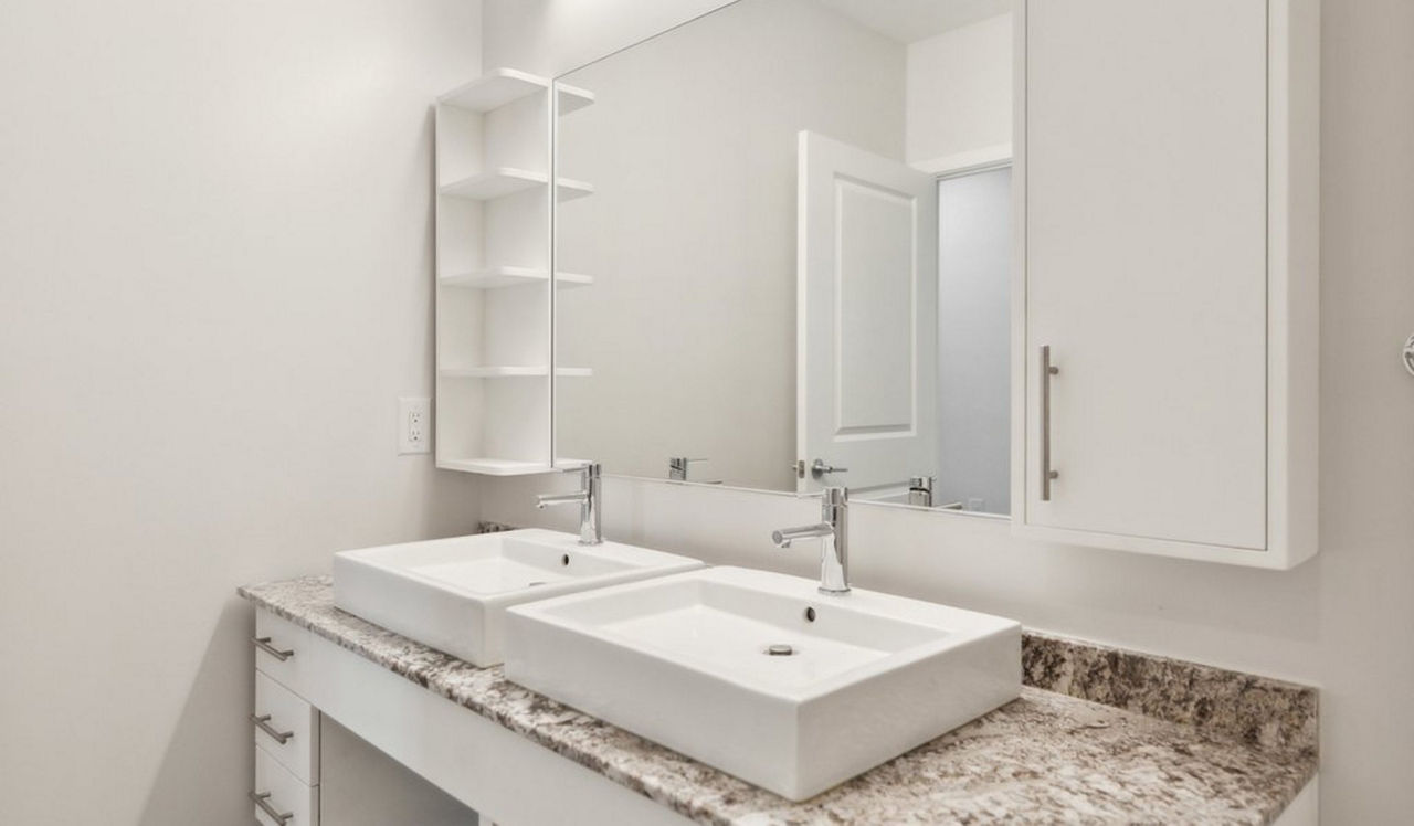 Flats 8300 - Bethesda, MD - closet