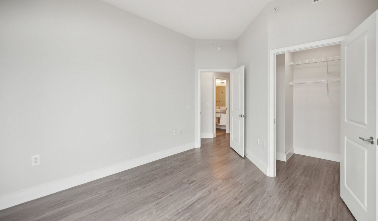 Flats 8300 - Bethesda, MD - Bedroom