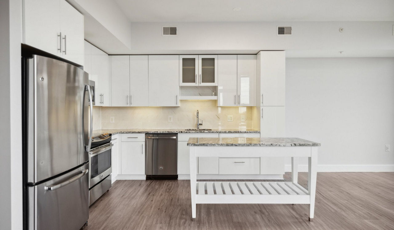 Flats 8300 - Bethesda, MD - Kitchen