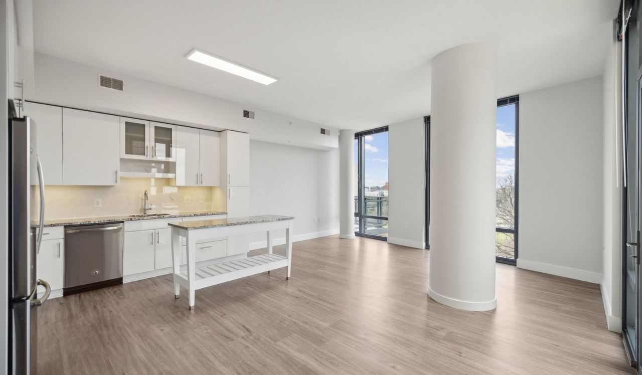 Flats 8300 - Bethesda, MD - Living Room