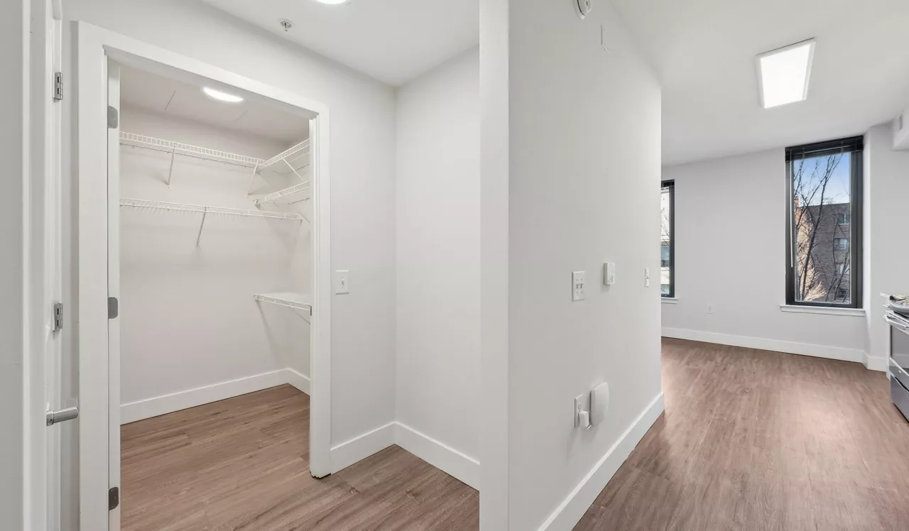 Flats 8300 - Bethesda, MD - closet