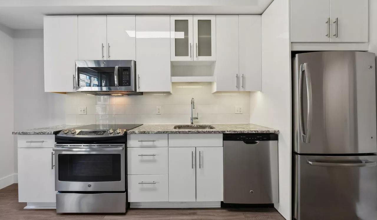 Flats 8300 - Bethesda, MD - Kitchen