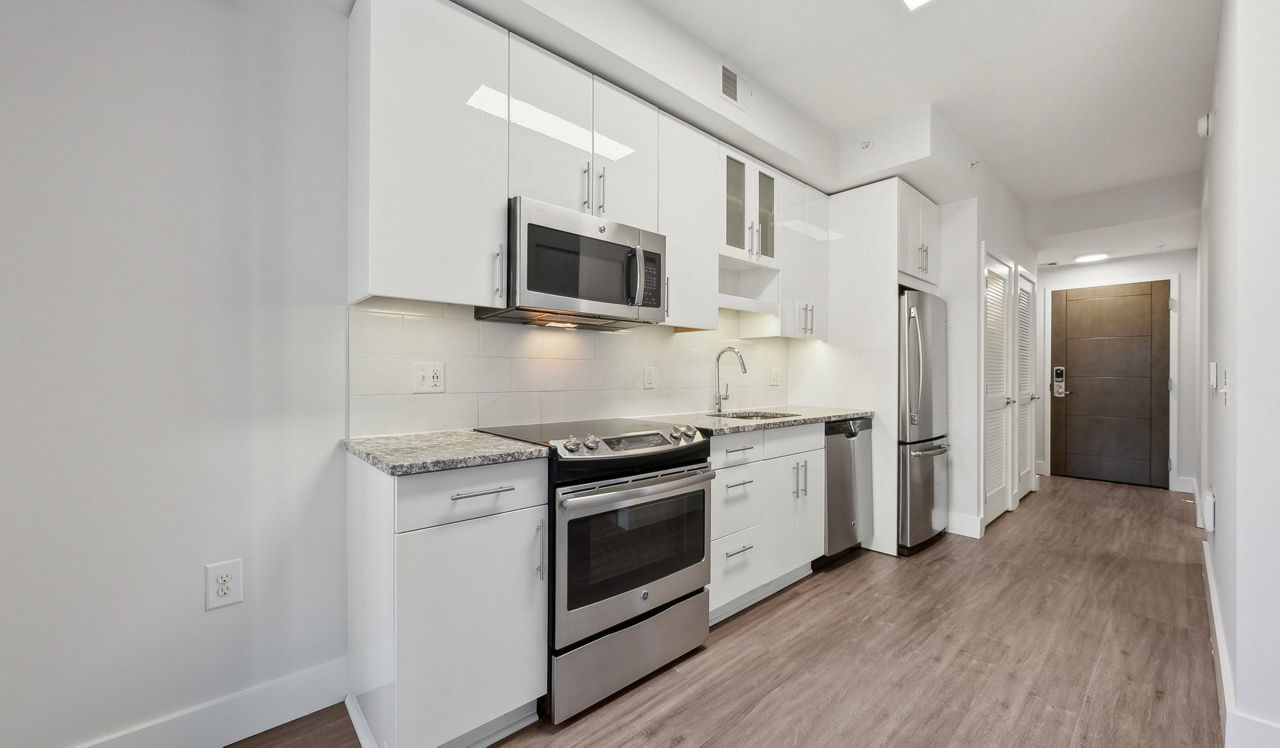 Flats 8300 - Bethesda, MD - Studio