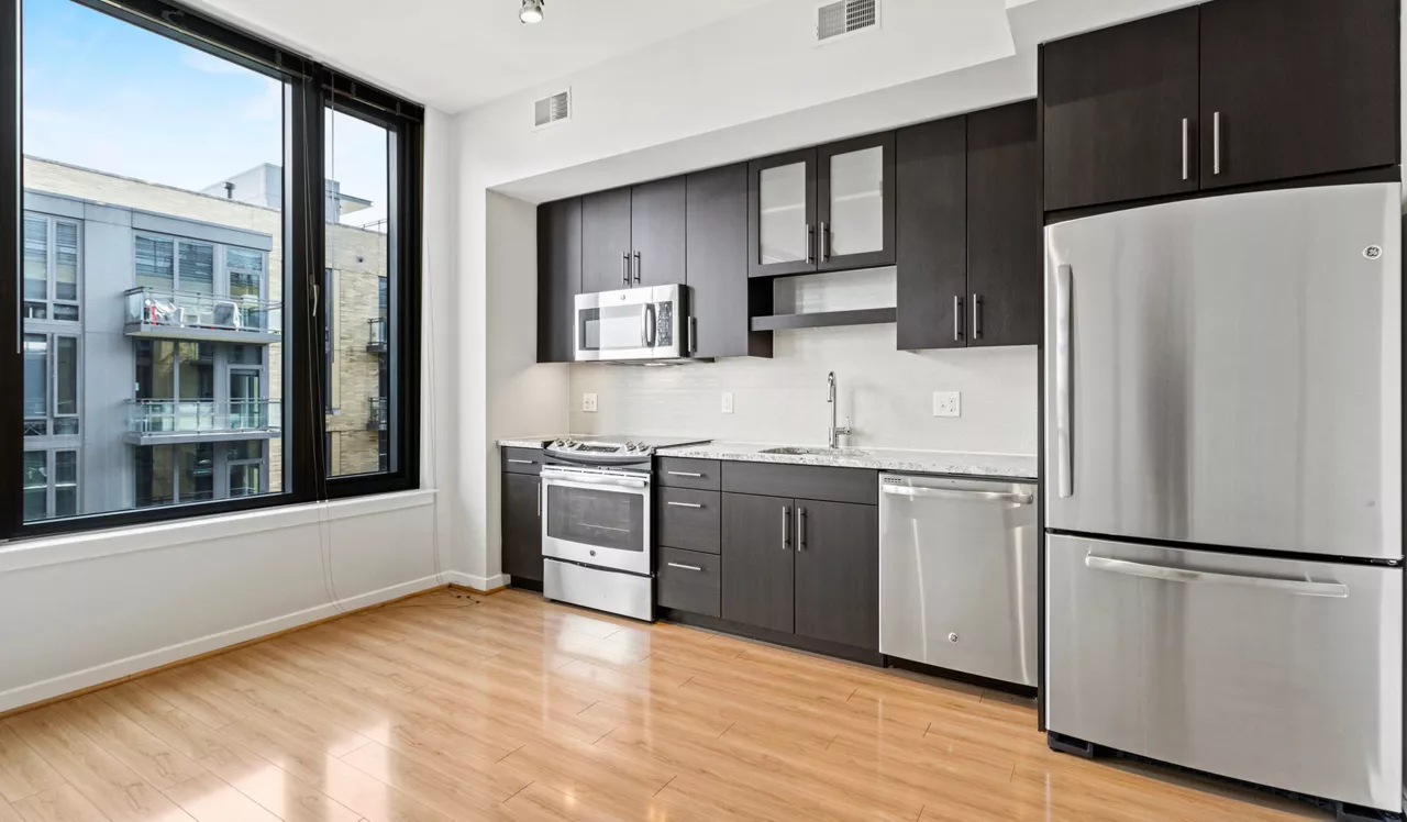 Flats 8300 - Bethesda, MD - Kitchen