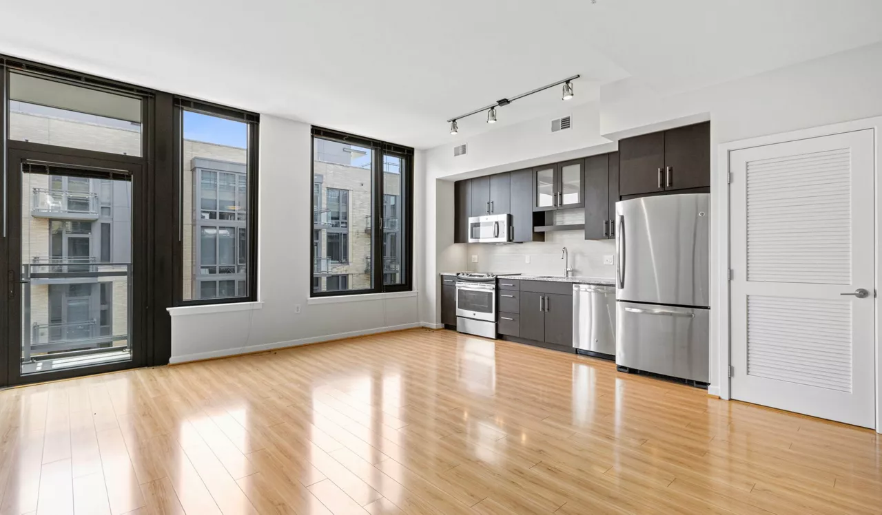 Flats 8300 - Bethesda, MD - Kitchen