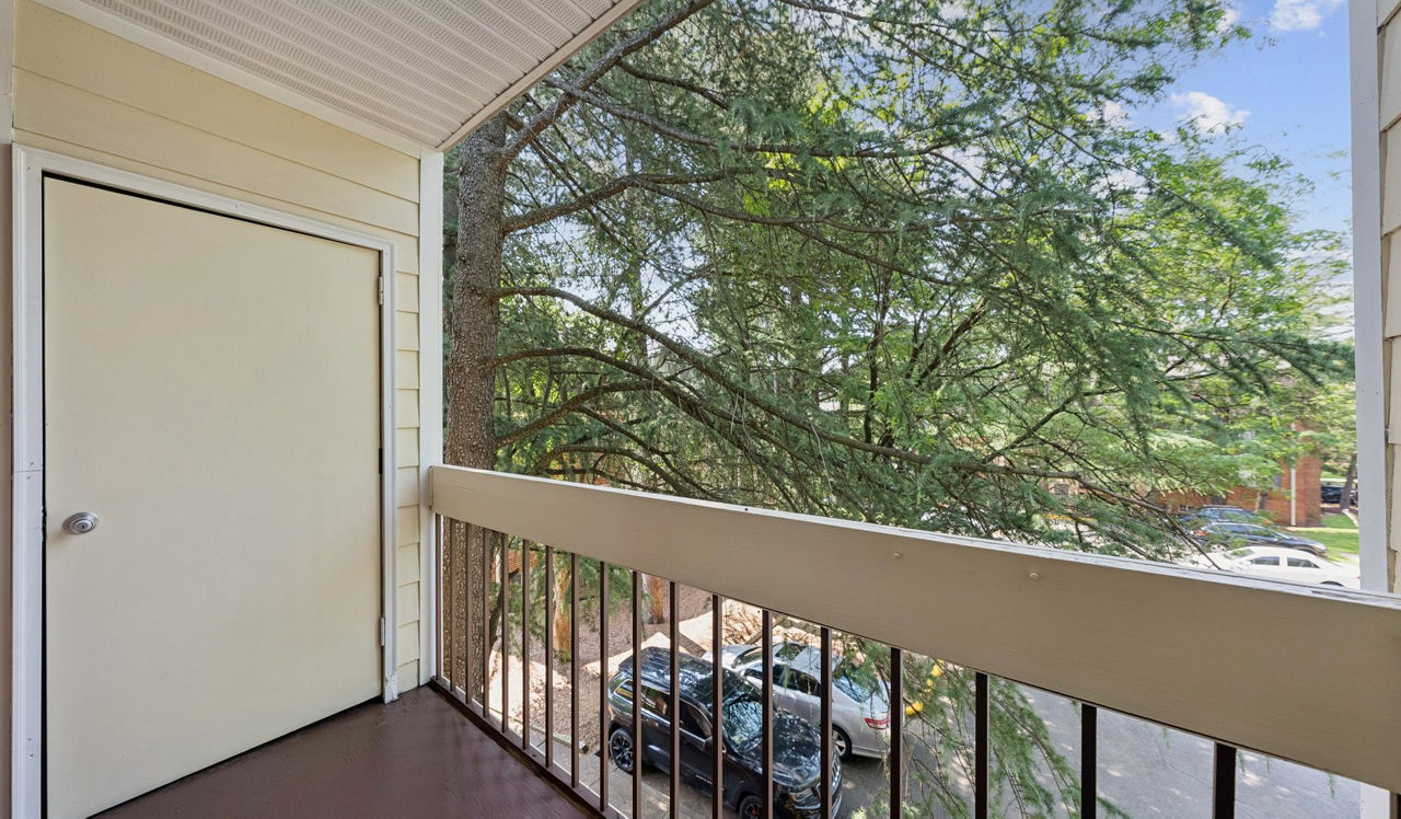 Foxchase - Alexandria, VA - Balcony