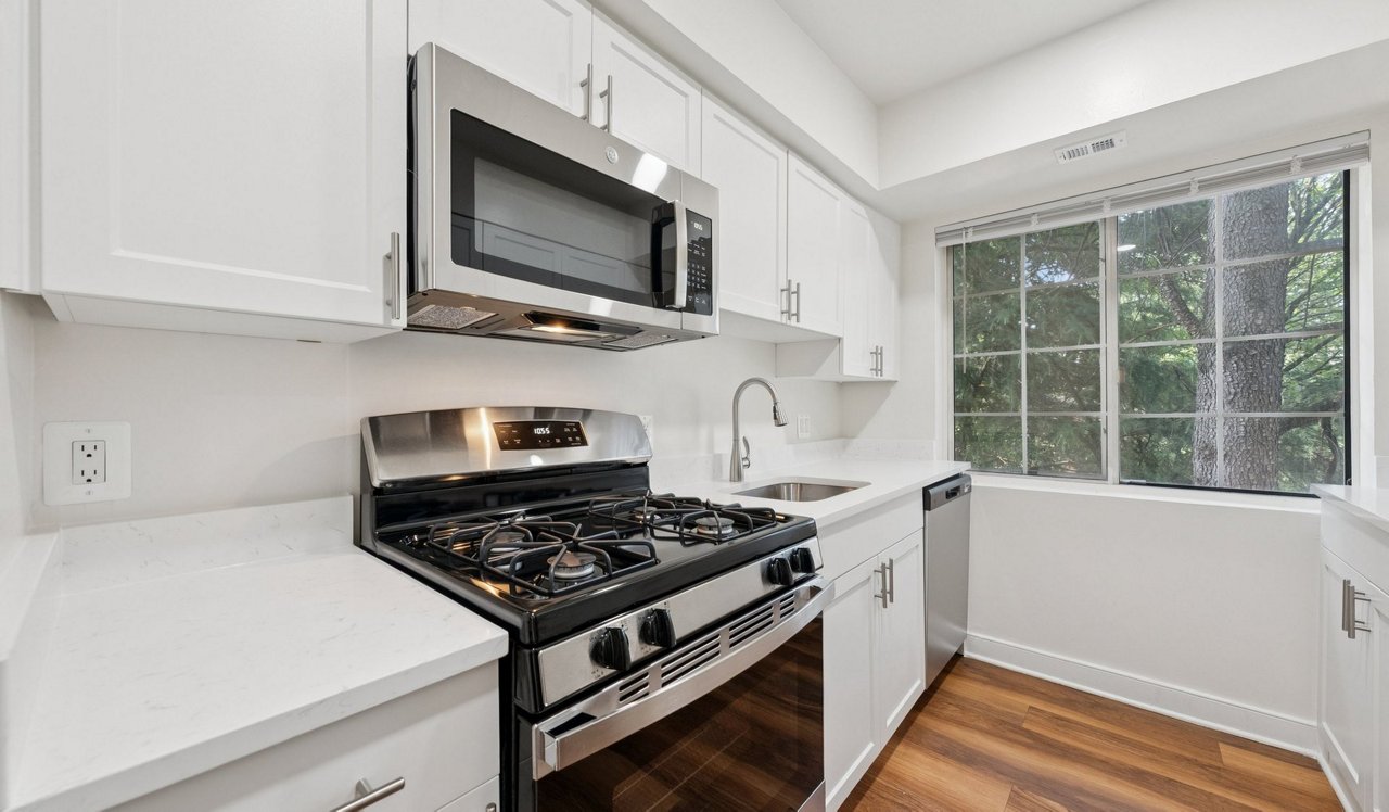 Foxchase Apartments - Alexandria VA - premier kitchen