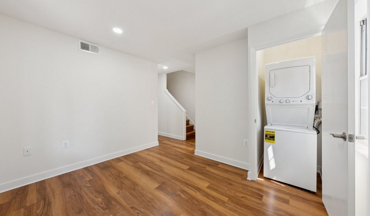 Foxchase - Alexandria, VA - Laundry