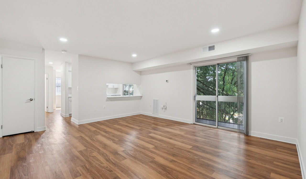 Foxchase - Alexandria, VA - Living