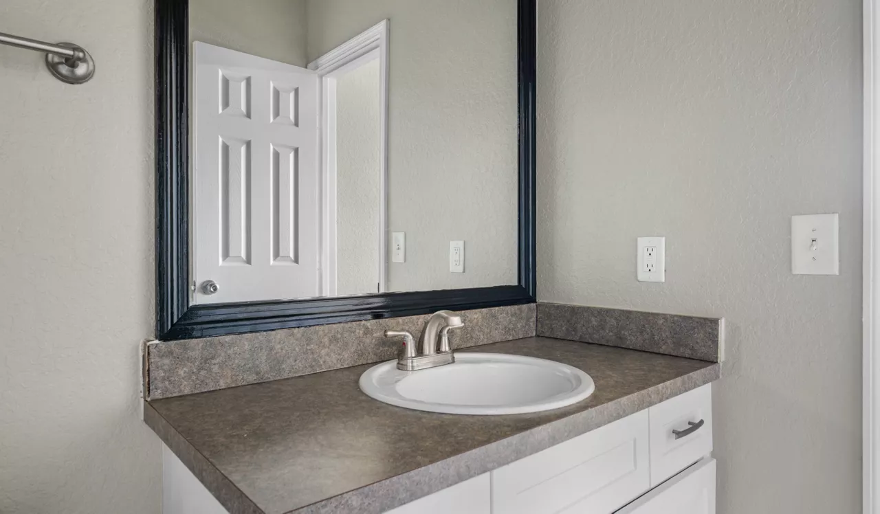 Verandahs of Brighton Bay - St. Petersburg, FL - Bathroom