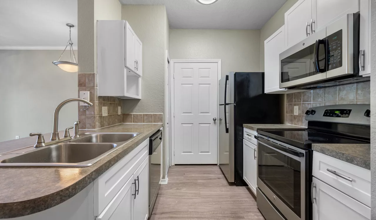 Verandahs of Brighton Bay - St. Petersburg, FL - Kitchen
