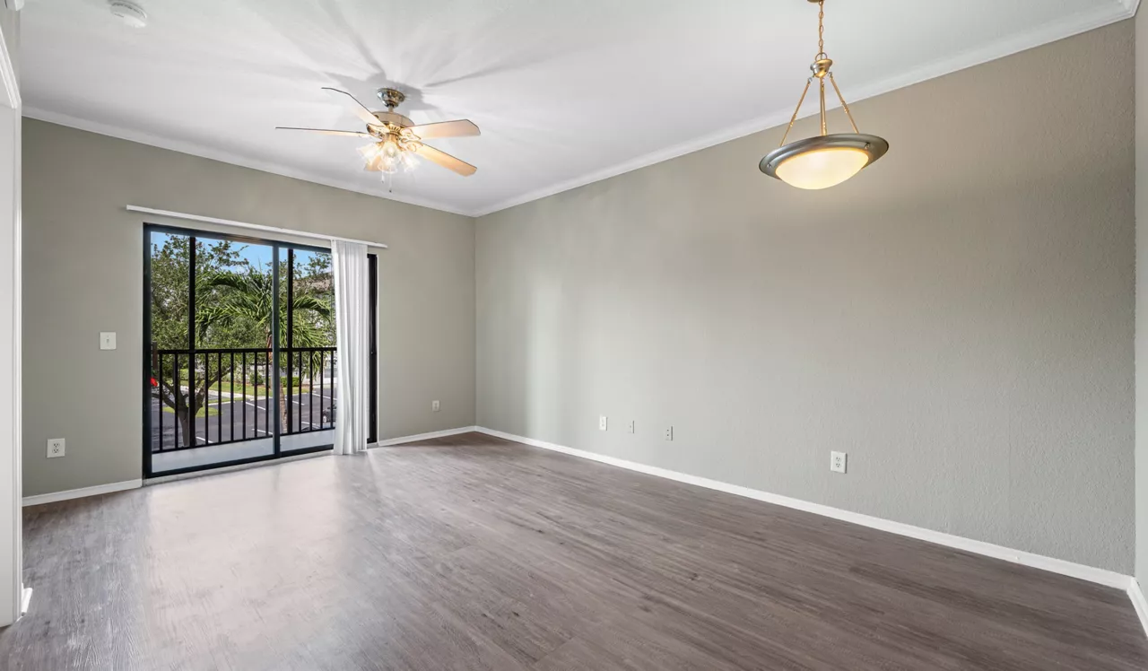 Verandahs of Brighton Bay - St. Petersburg, FL - Living Room