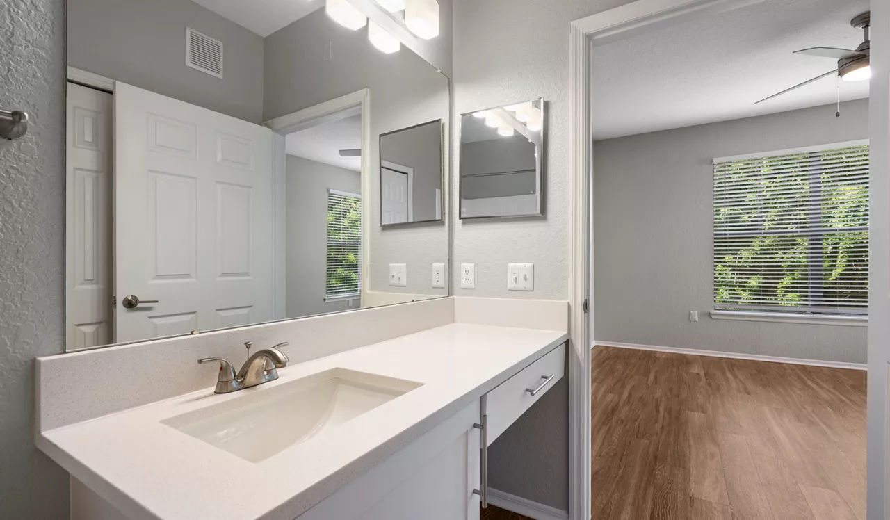 Verandahs of Brighton Bay - St. Petersburg, FL - Bathroom