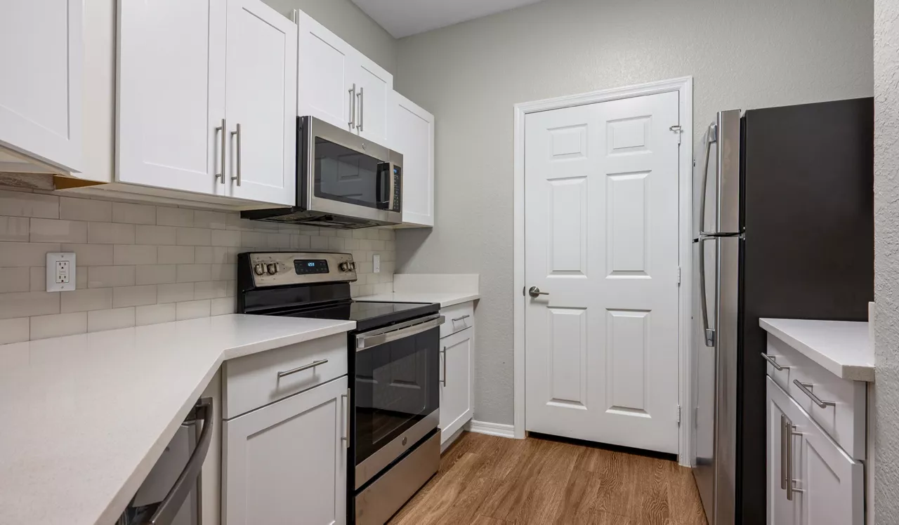 Verandahs of Brighton Bay - St. Petersburg, FL - Kitchen