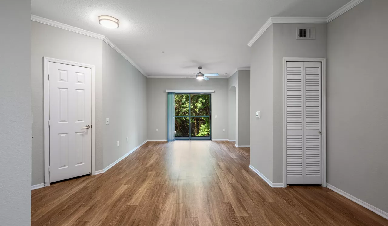 Verandahs of Brighton Bay - St. Petersburg, FL - Living Room