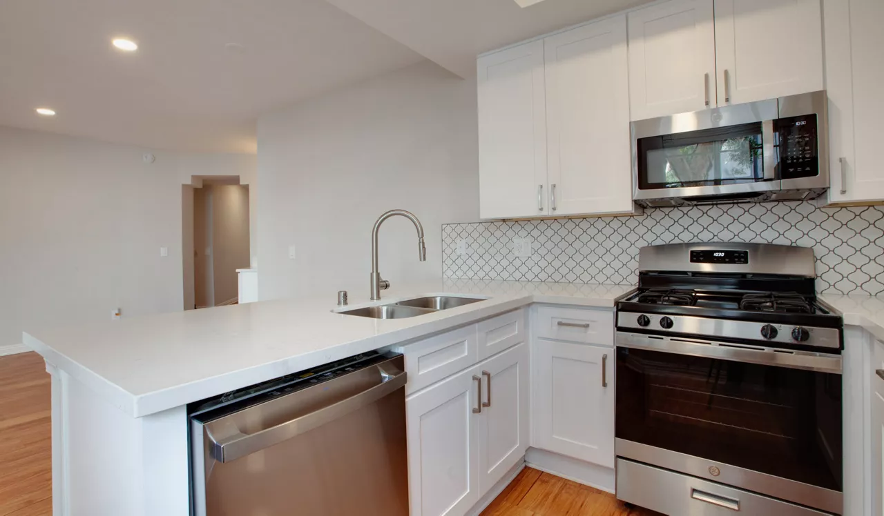 HillCreste - Los Angeles, CA - Kitchen