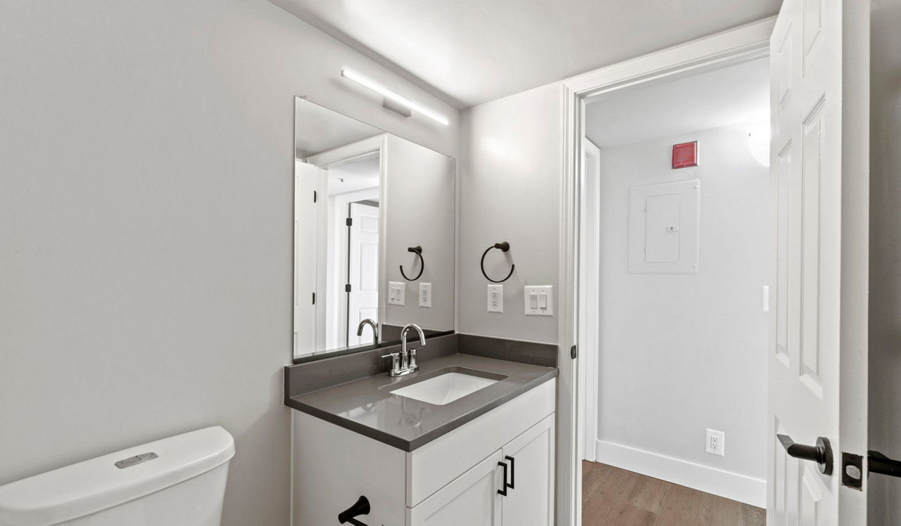 Huntington Gateway - Alexandria, VA - Bathroom