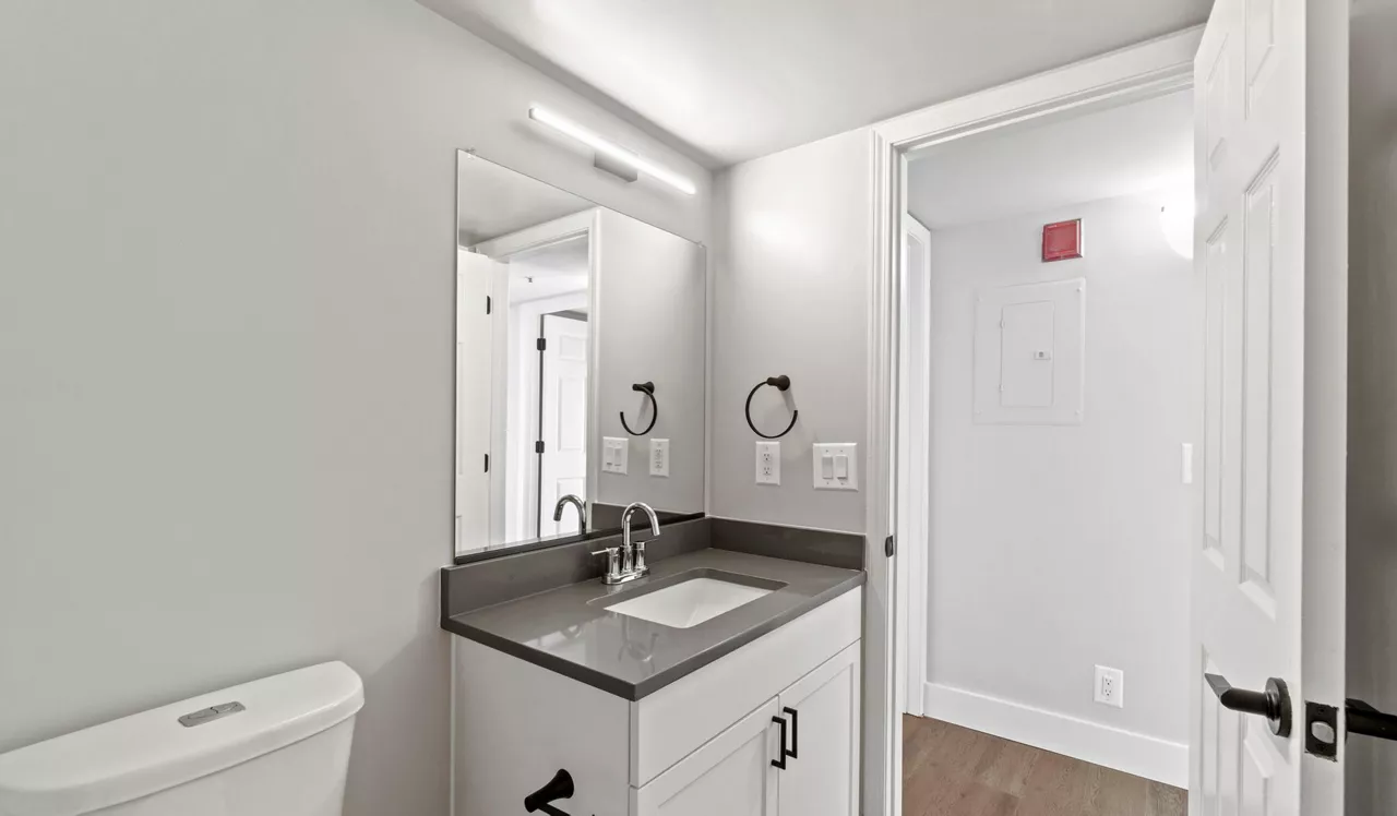 Huntington Gateway - Alexandria, VA - Bathroom