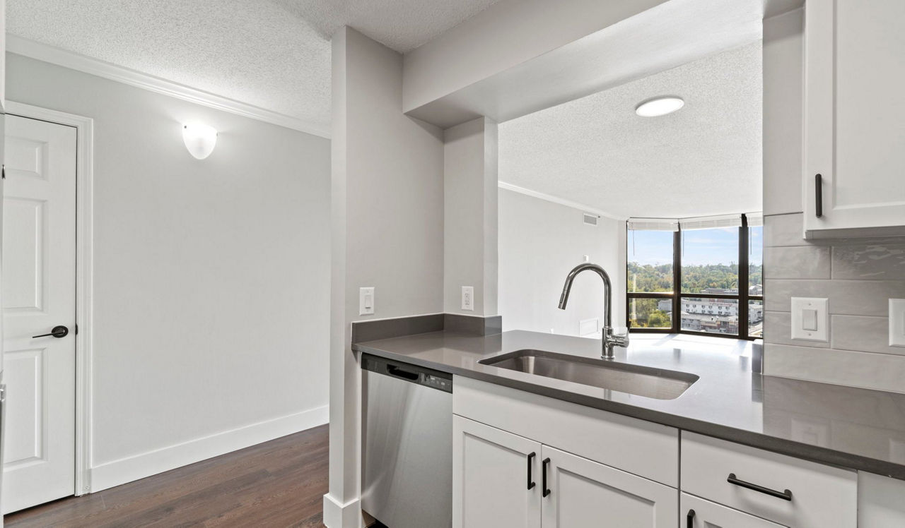 Huntington Gateway - Alexandria, VA - Kitchen