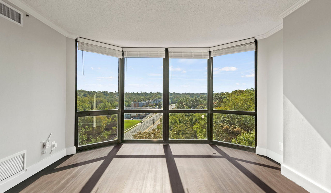 Huntington Gateway - Alexandria, VA - Living Room