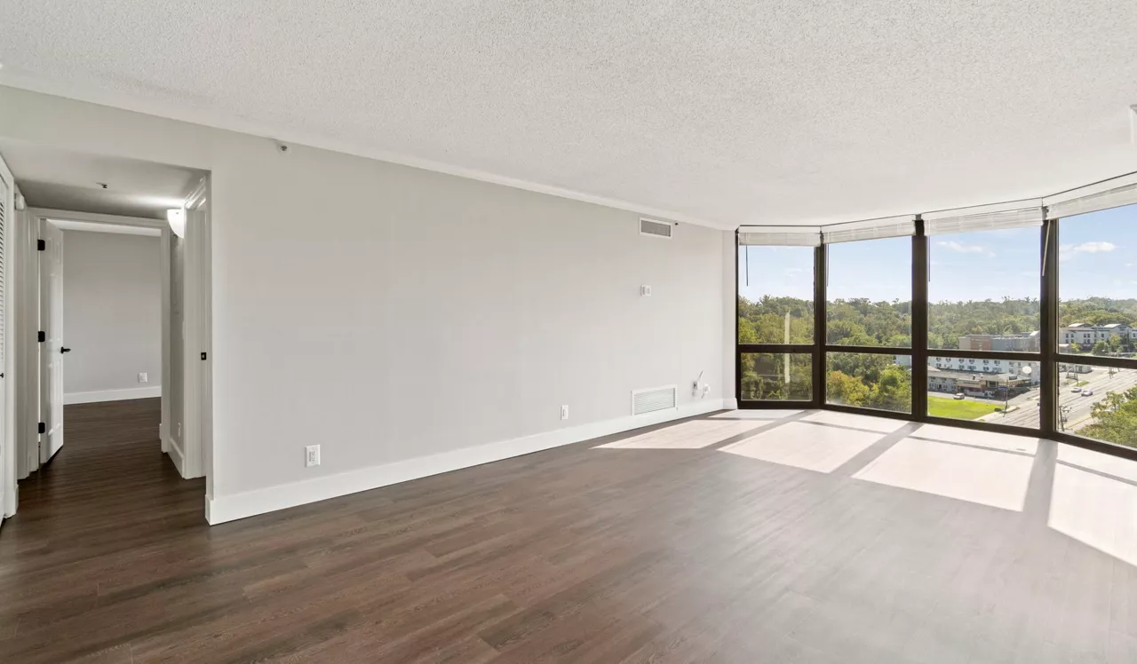 Huntington Gateway - Alexandria, VA - Living Room
