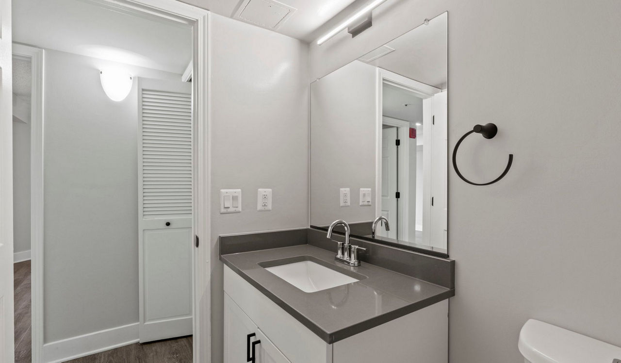 Huntington Gateway - Alexandria, VA - Bathroom