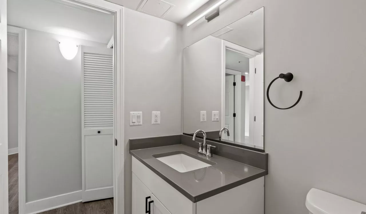 Huntington Gateway - Alexandria, VA - Bathroom