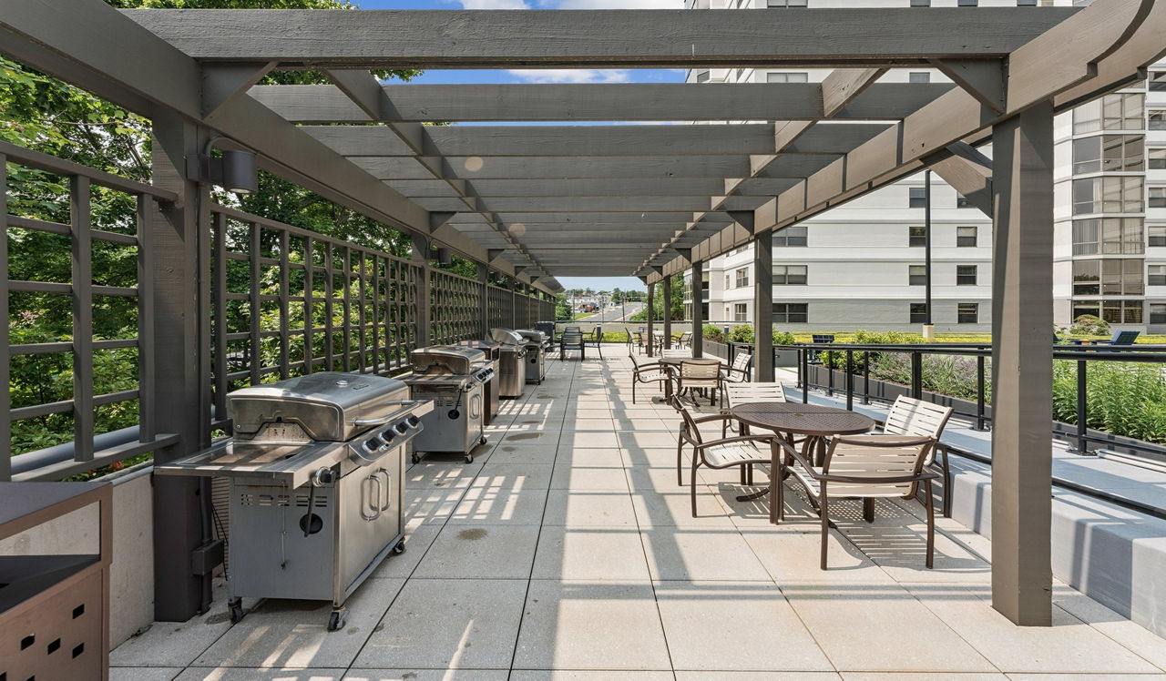 Huntington Gateway - Alexandria, VA - grills
