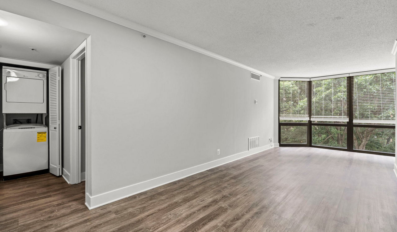 Huntington Gateway - Alexandira, VA - Living Room