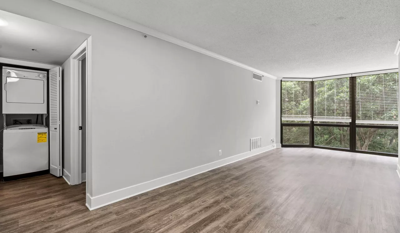 Huntington Gateway - Alexandira, VA - Living Room