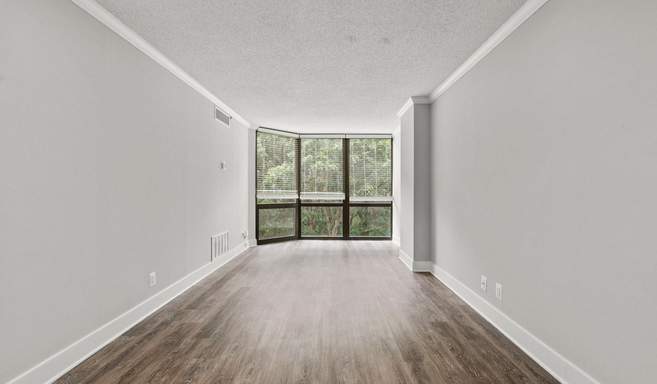 Huntington Gateway - Alexandira, VA - Living Room