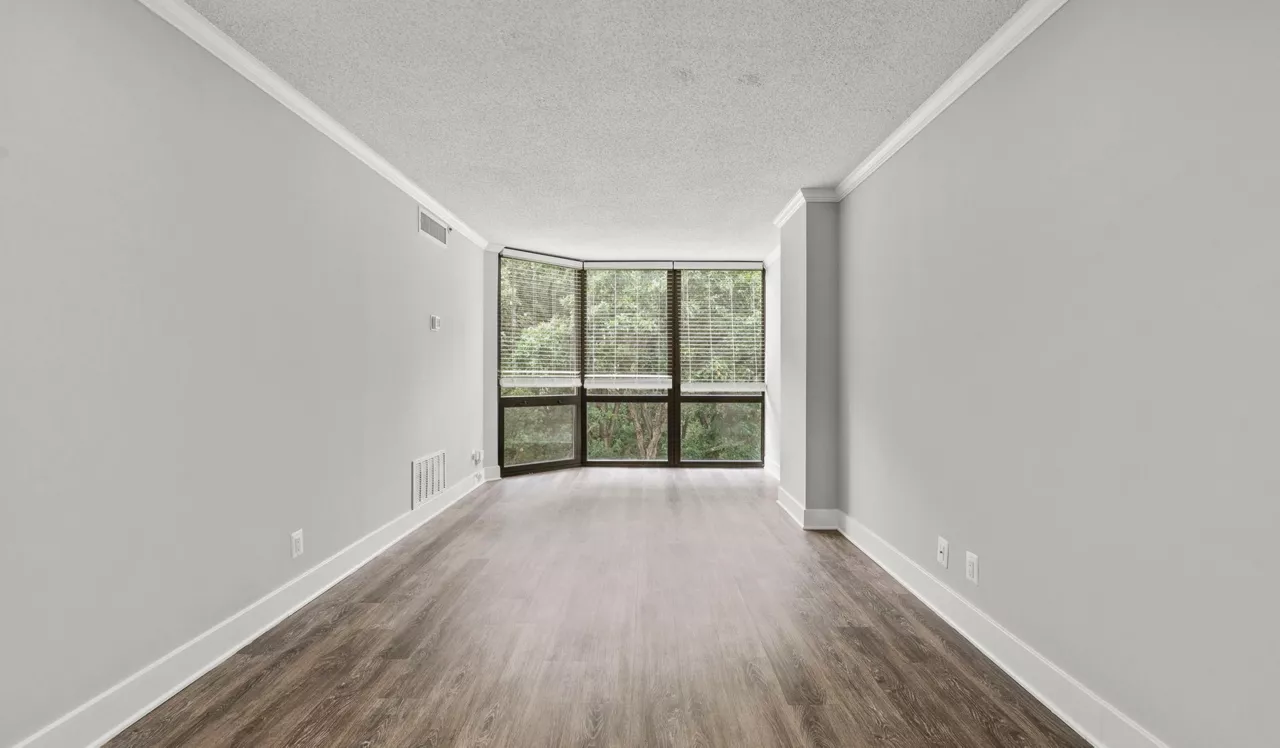 Huntington Gateway - Alexandira, VA - Living Room