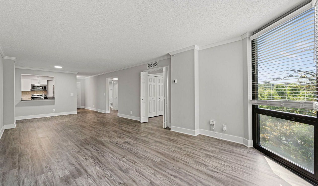 Huntington Gateway - Alexandira, VA - Living Room