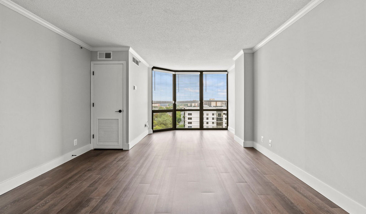 Huntington Gateway - Alexandira, VA - Living Room