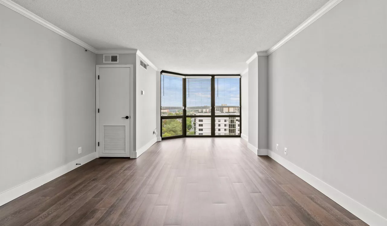 Huntington Gateway - Alexandira, VA - Living Room