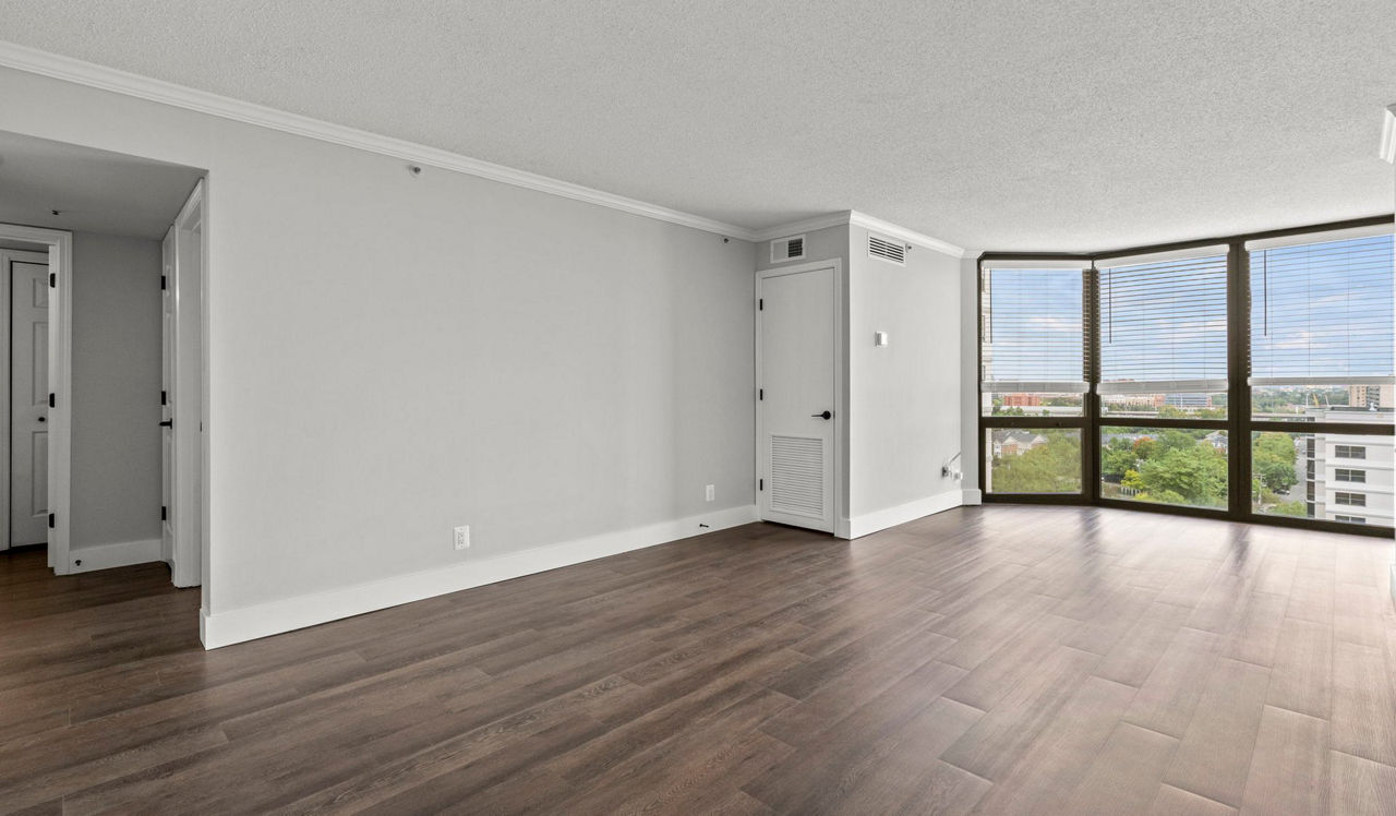 Huntington Gateway - Alexandira, VA - Living Room