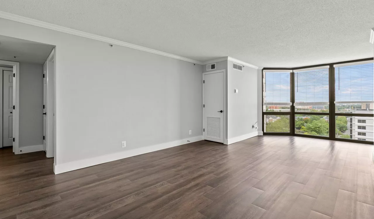 Huntington Gateway - Alexandira, VA - Living Room