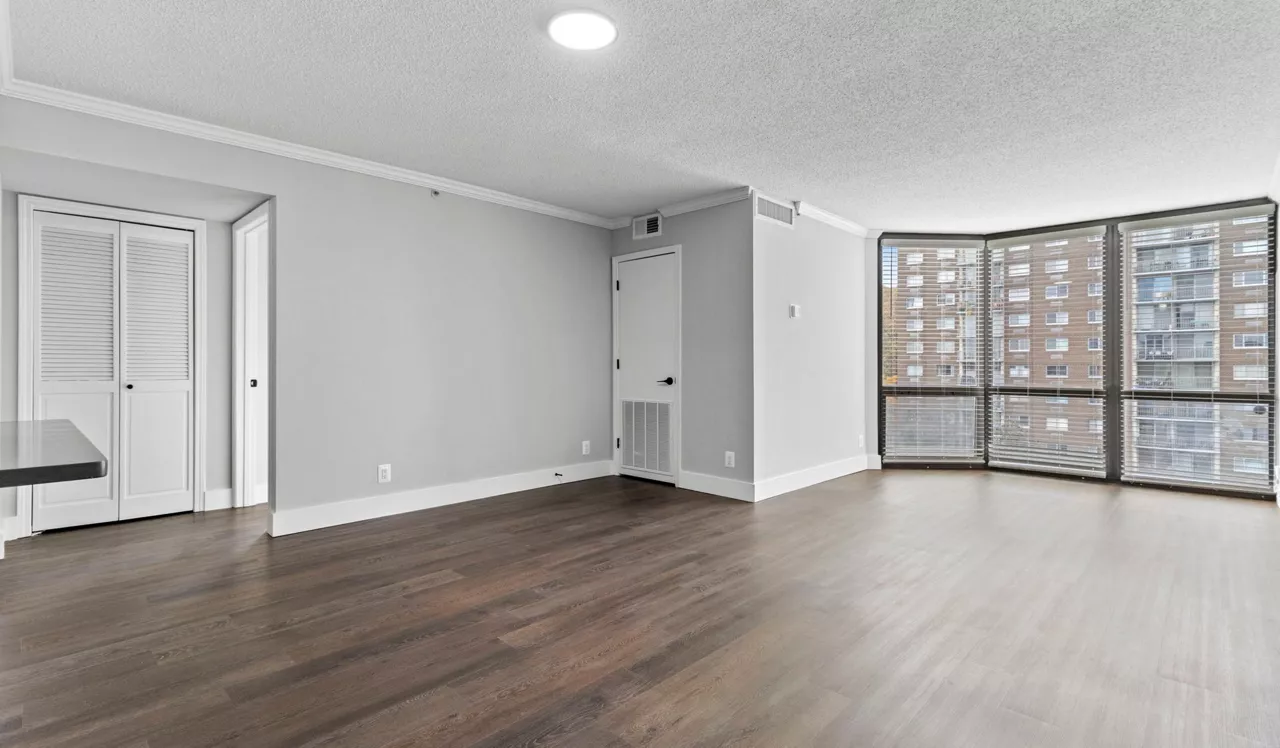 Huntington Gateway - Alexandria, VA - Living Room
