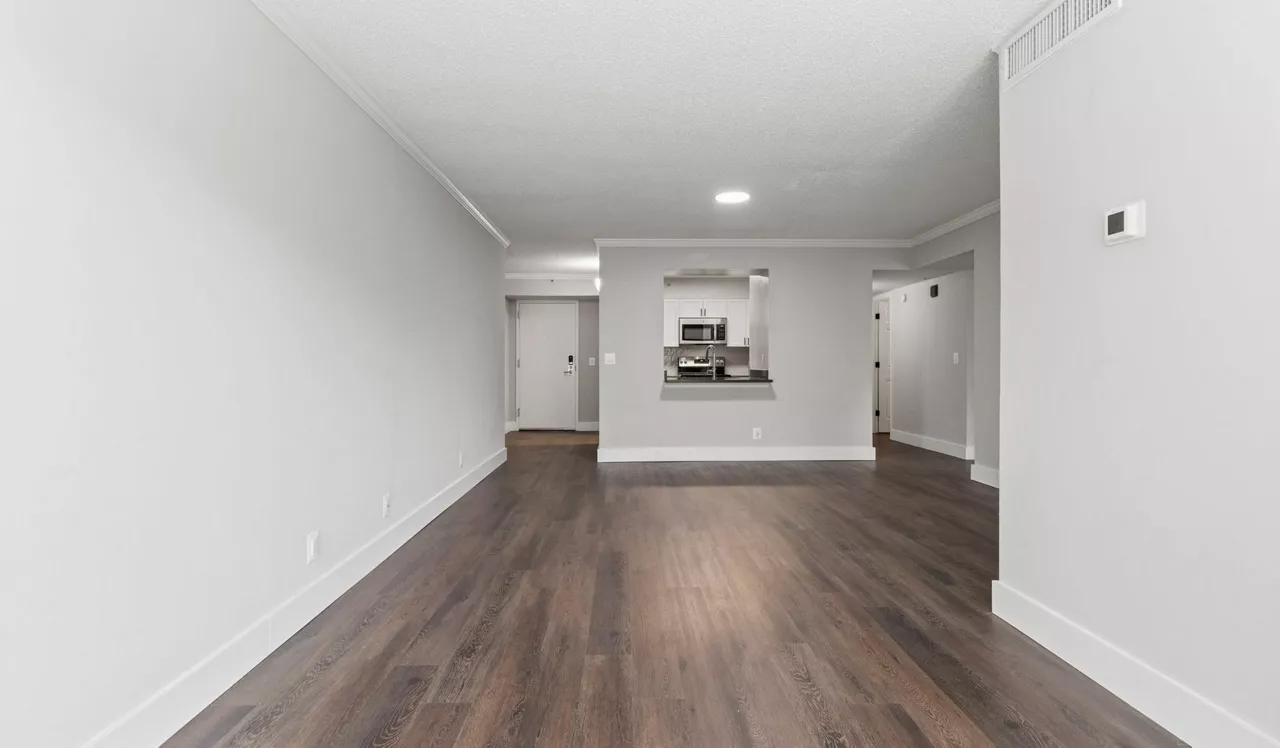Huntington Gateway - Alexandria, VA - Living Room