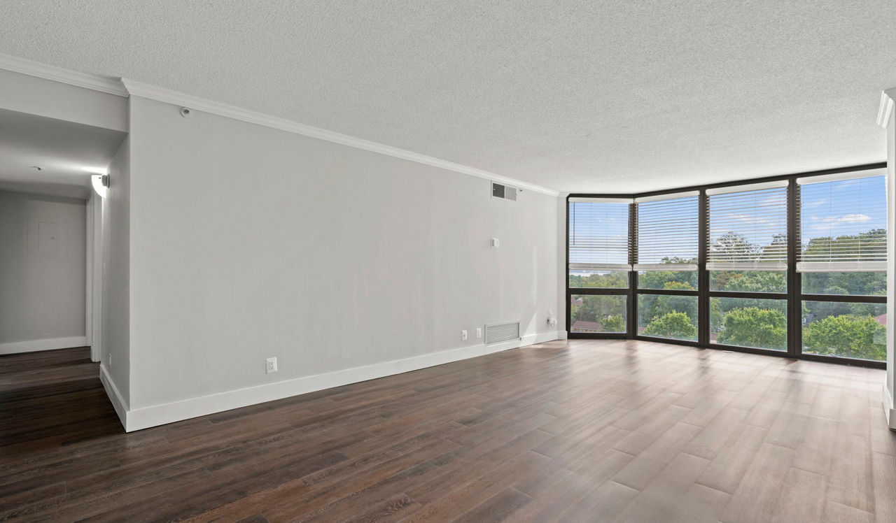 Huntington Gateway - Alexandria, VA - Living Room