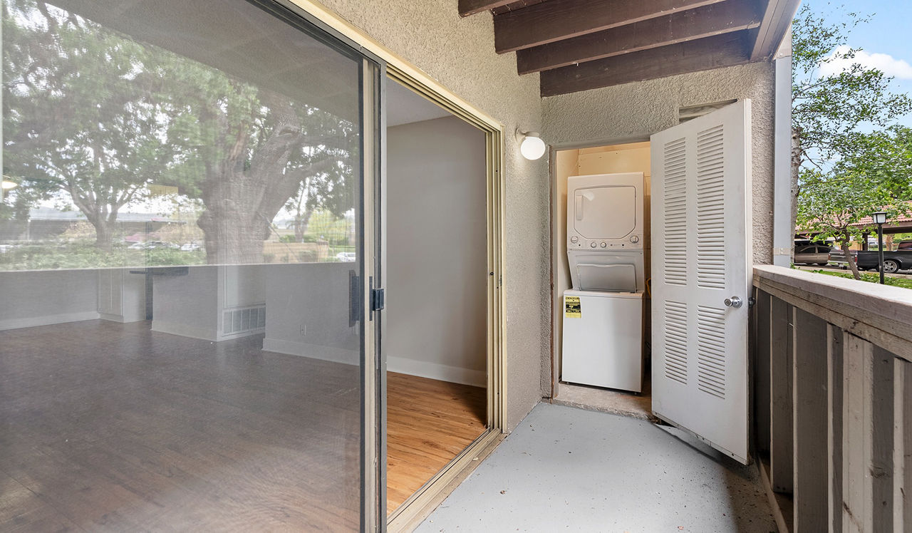 Indian Oaks - Simi Valley, CA - laundry