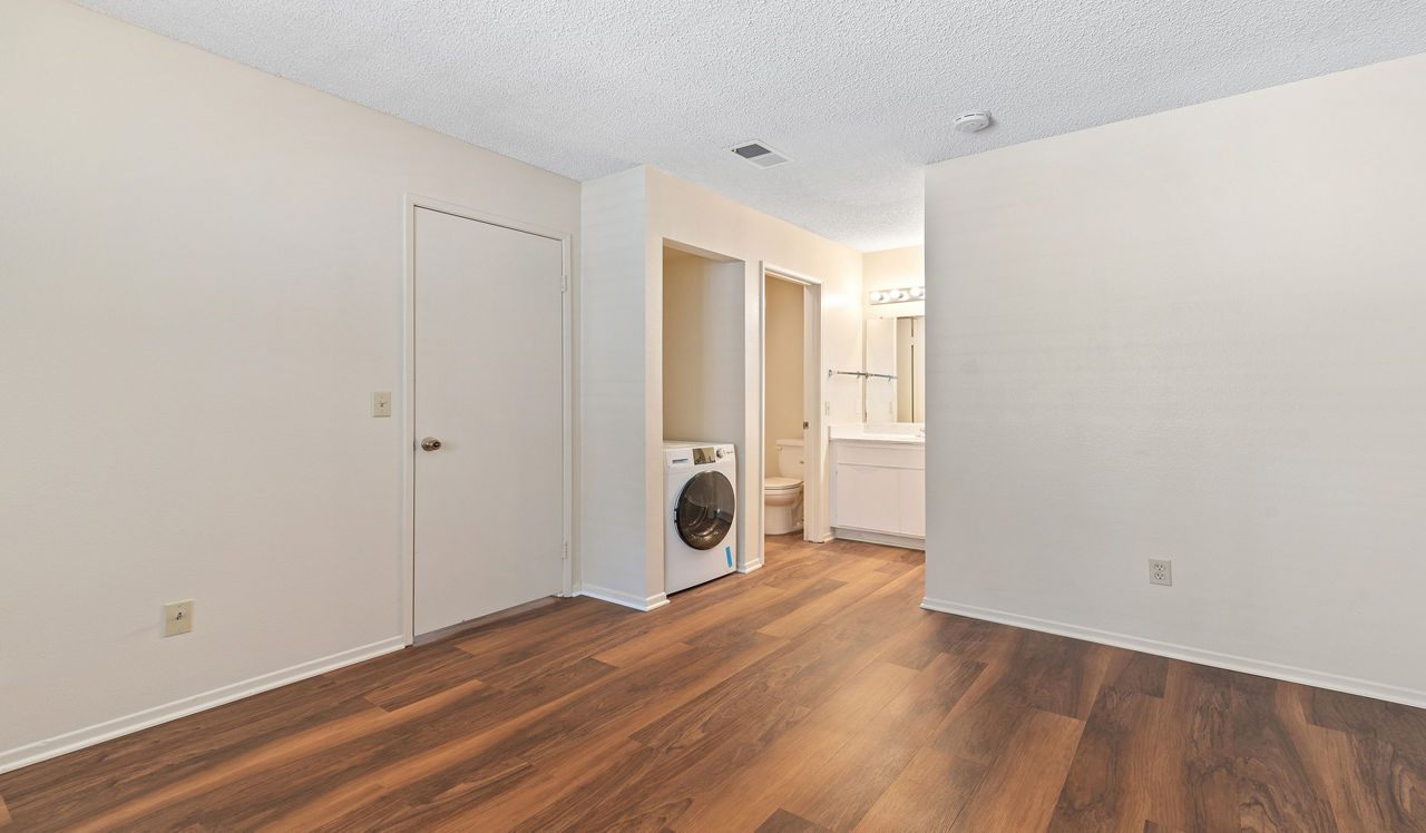 Island Club - Oceanside, CA - bedroom